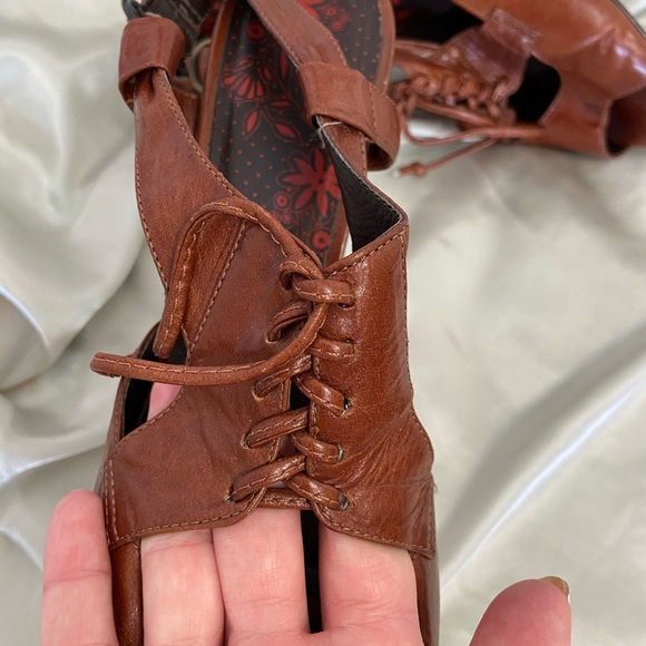 Vintage leather tie heels - Picture 4 of 5